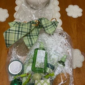 Green Bath & Body Gift Set
